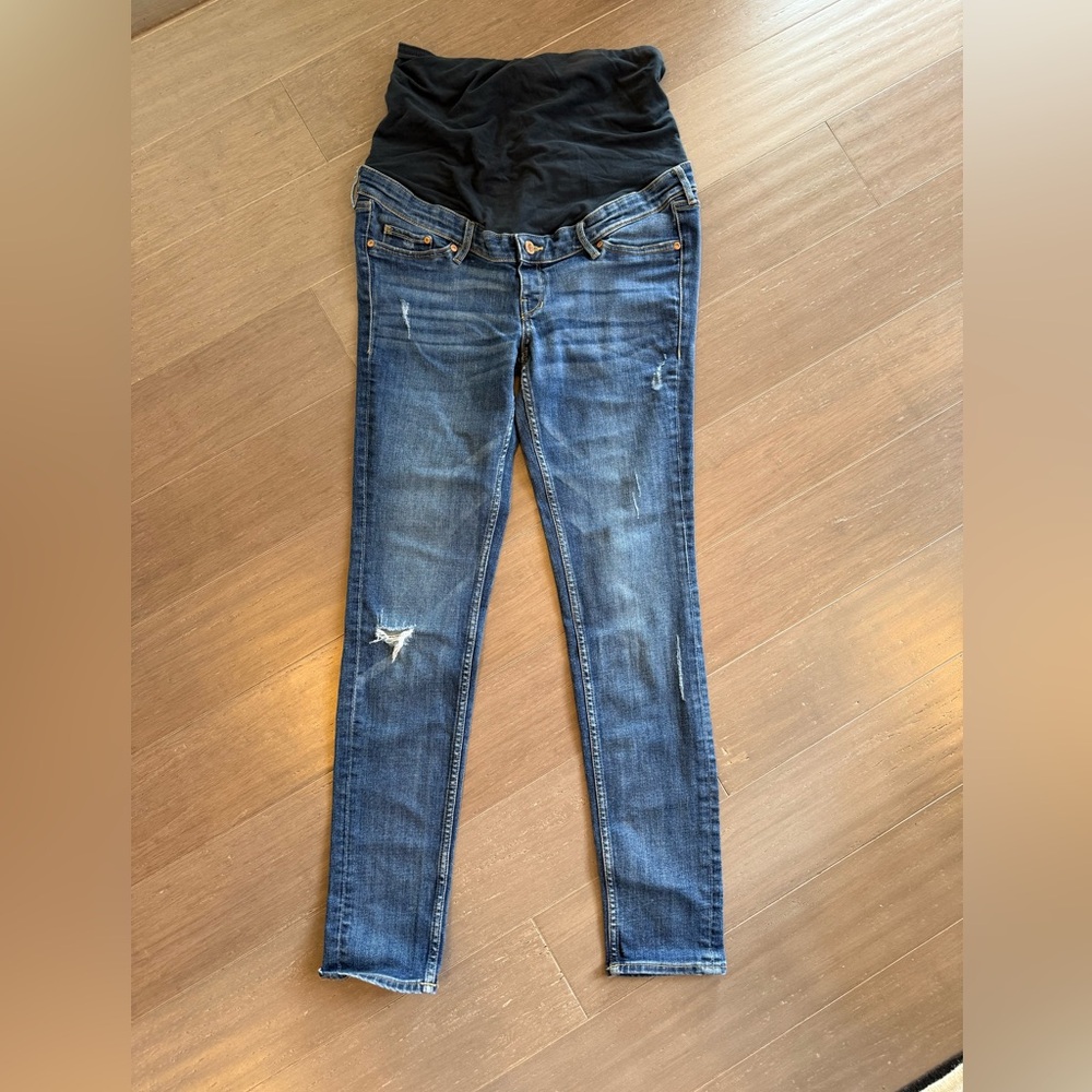 H&M Maternity Blue destructed skinny Jeans with over the belly Waistband EUC